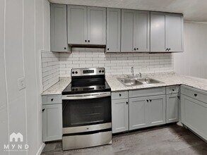 1429 Vesta Ave, Unit Right in East Point, GA - Building Photo - Building Photo