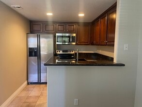 3969 Nobel Dr, Unit 280 in San Diego, CA - Building Photo - Building Photo