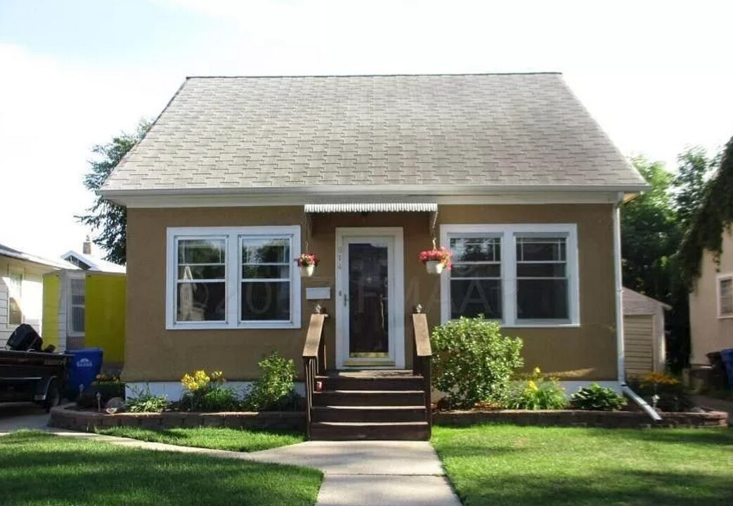814 11th Ave N in Fargo, ND - Building Photo
