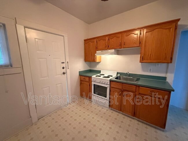 690-690 Winnipeg St in Penticton, BC - Building Photo - Building Photo