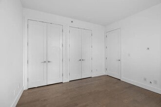 5-19 Borden Ave in Queens, NY - Building Photo - Building Photo