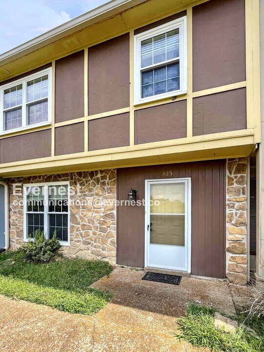 5600 Country Dr in Nashville, TN - Building Photo