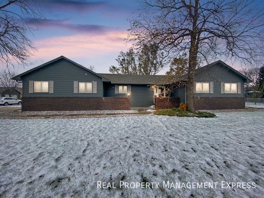 Spacious 4 bedroom 3 bathroom in Sioux Falls, SD - Building Photo