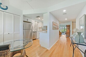 366 Charlemagne Blvd in Naples, FL - Building Photo - Building Photo