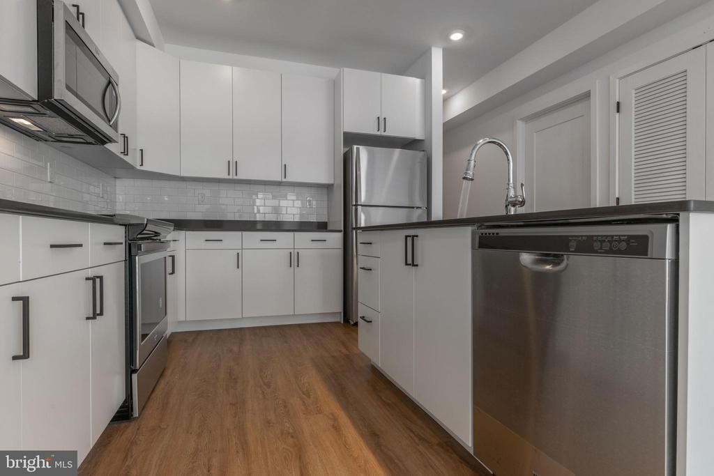 1519 Ridge Ave in Philadelphia, PA - Building Photo