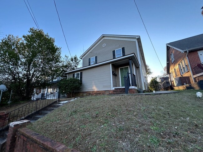 907 Oak St in Columbia, SC - Building Photo - Building Photo