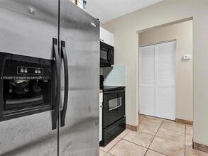 121 NW 7th Ave in Dania Beach, FL - Building Photo - Building Photo