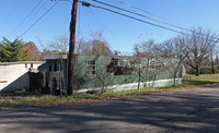 100 Pleasant Hills Blvd in Pittsburgh, PA - Foto de edificio - Building Photo