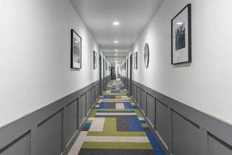 Garrett on the Green in Dallas, TX - Building Photo - Interior Photo