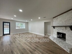 13701 Gentilly Ct in Baton Rouge, LA - Building Photo - Building Photo