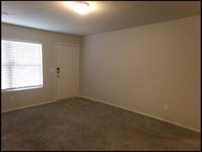 10 Wisteria Dr in Little Rock, AR - Foto de edificio - Building Photo