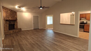 10579 Castlebrook Dr in Jacksonville, FL - Building Photo - Building Photo