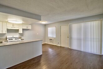 801 S Merrill St in Corona, CA - Building Photo - Building Photo
