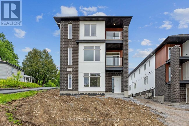 property at 6954 Notre-Dame St