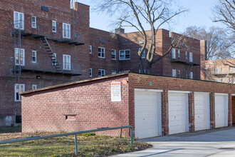 Bayside Manor Park Apartments in Flushing, NY - Building Photo - Building Photo