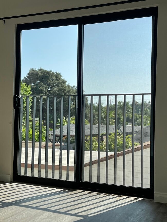 5646 Aldama St in Los Angeles, CA - Foto de edificio - Building Photo