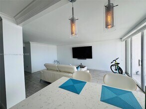 18031 Biscayne Blvd, Unit 1001 in Aventura, FL - Building Photo - Building Photo