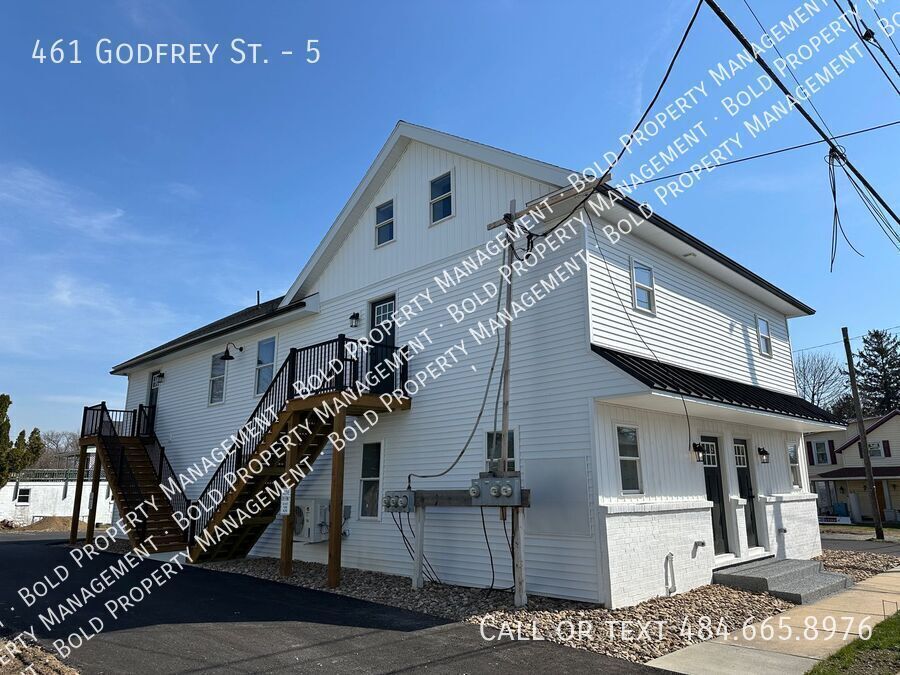 461 Godfrey St in Bethel, PA - Building Photo