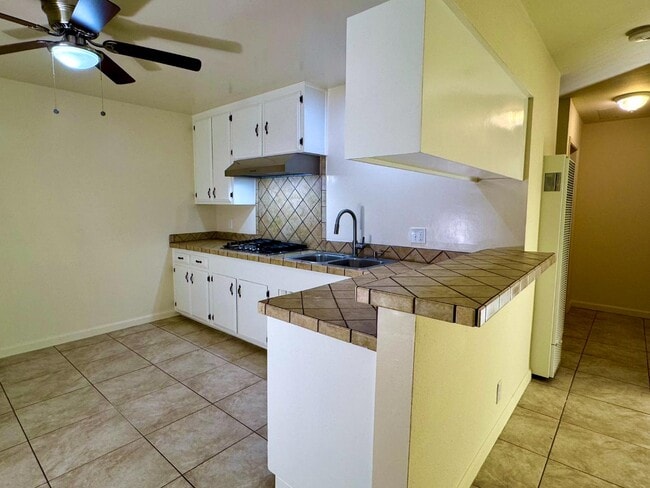 24832 Walnut St in Santa Clarita, CA - Building Photo - Building Photo