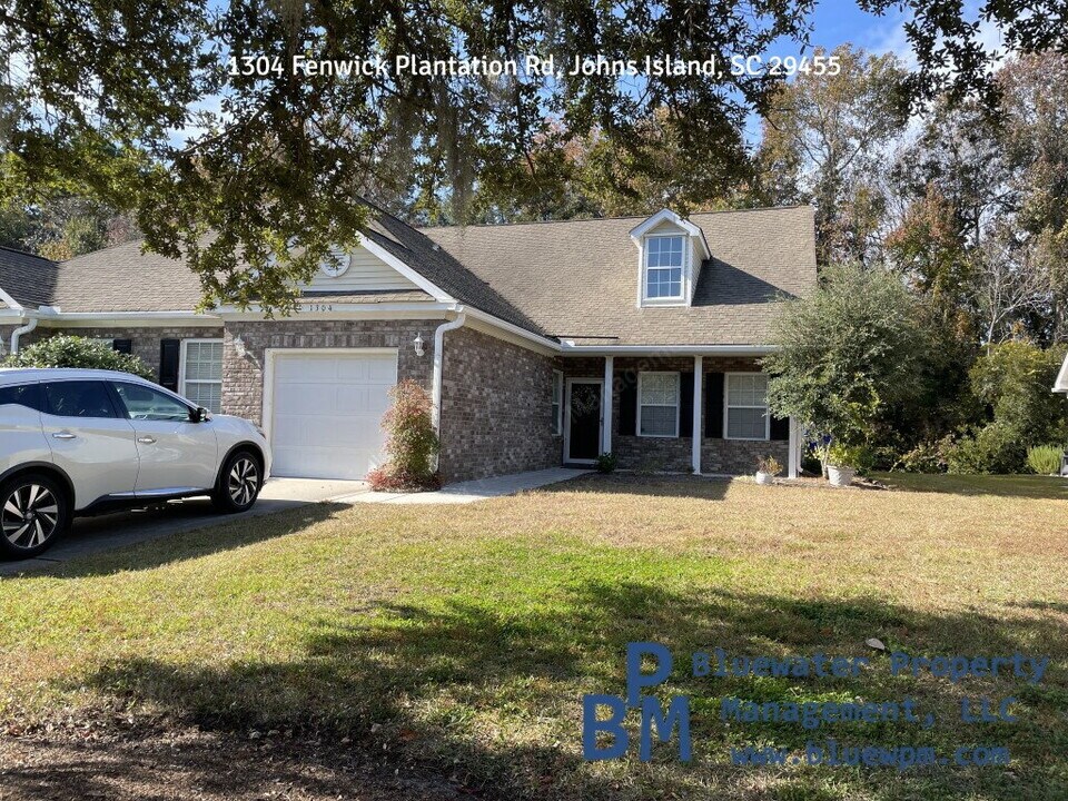 1304 Fenwick Plantation Rd in Johns Island, SC - Building Photo