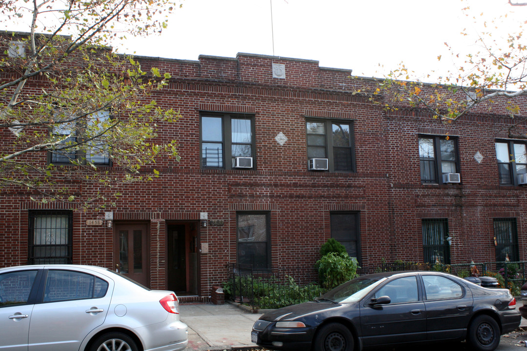 1456 Leland Ave in Bronx, NY - Foto de edificio