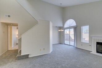 7085 Magic Moment Ln in Las Vegas, NV - Foto de edificio - Building Photo