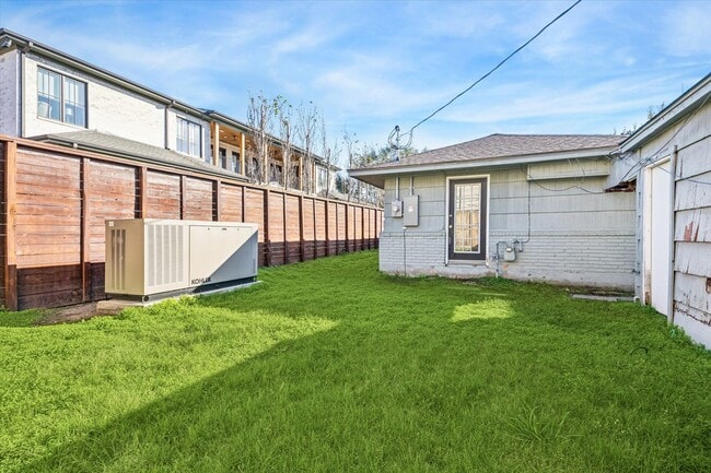 property at 2712 W Holcombe Blvd