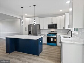 13133 Park Crescent Cir in Herndon, VA - Building Photo - Building Photo