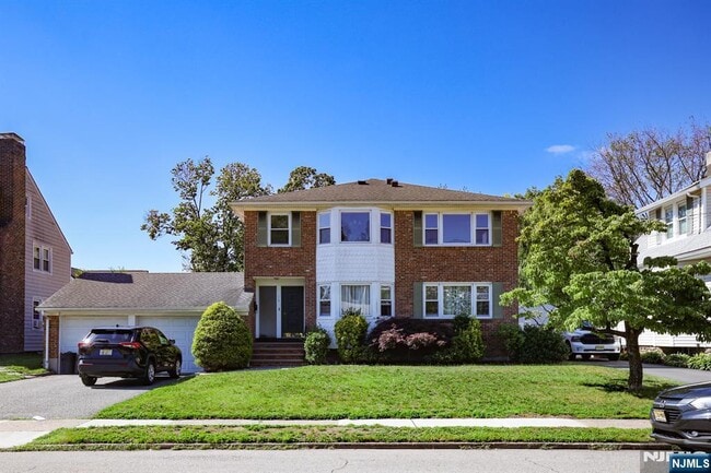 property at 118 Diamond Bridge Ave