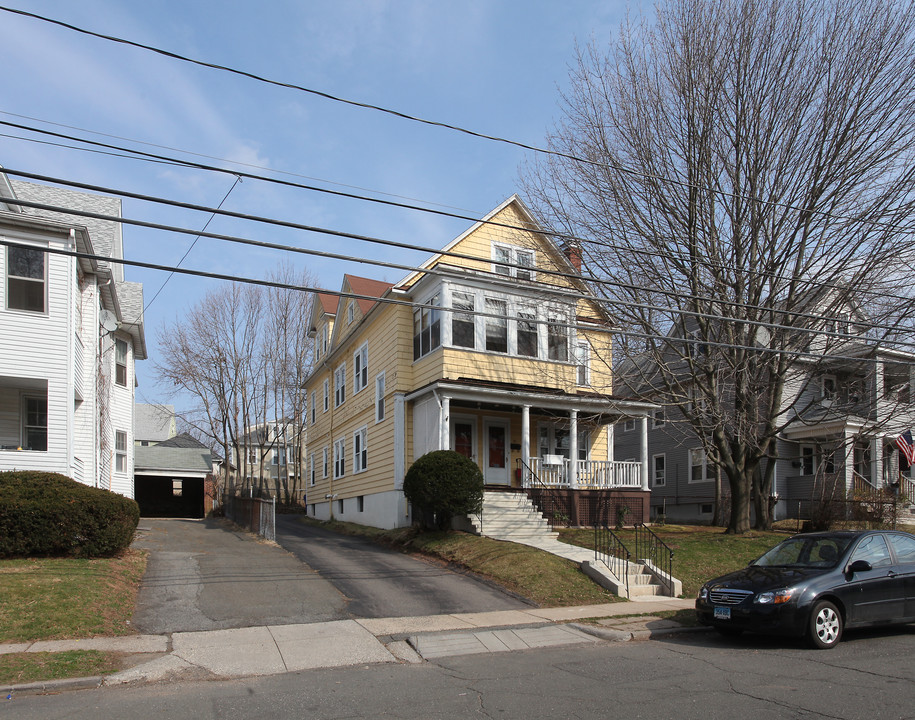 28 Lancaster Rd in West Hartford, CT - Building Photo