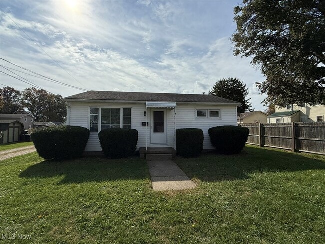 312 Minnich Ave NE in New Philadelphia, OH - Building Photo - Building Photo