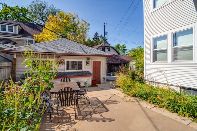 3040 James Ave S, Unit 4