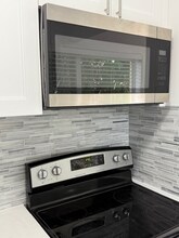 5962 NW 19th St in Lauderhill, FL - Building Photo - Building Photo