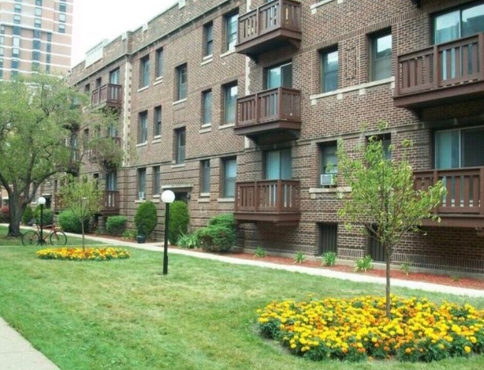 3036 N Halsted St in Chicago, IL - Foto de edificio