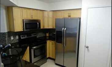 2627 NW 33rd St in Oakland Park, FL - Building Photo - Building Photo