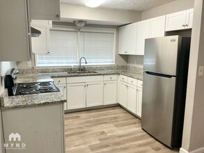 370 Dot Dr in College Park, GA - Building Photo - Building Photo