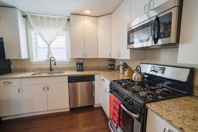 1916 W Roscoe St in Chicago, IL - Foto de edificio - Building Photo