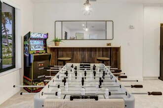 2325 NE 195th St in Miami, FL - Building Photo - Building Photo