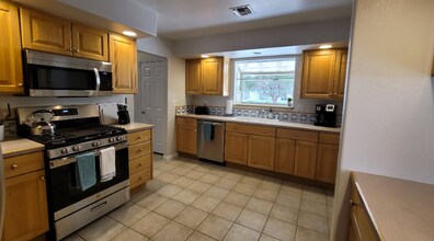 1254 Los Meadows Dr in Las Vegas, NV - Building Photo - Building Photo