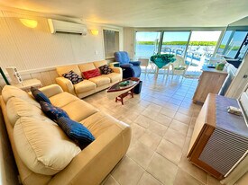 553 Nettles Blvd, Unit SI ID1537493P in Jensen Beach, FL - Building Photo