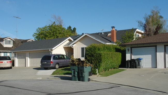 111-113 Exeter Ct in Sunnyvale, CA - Foto de edificio - Building Photo