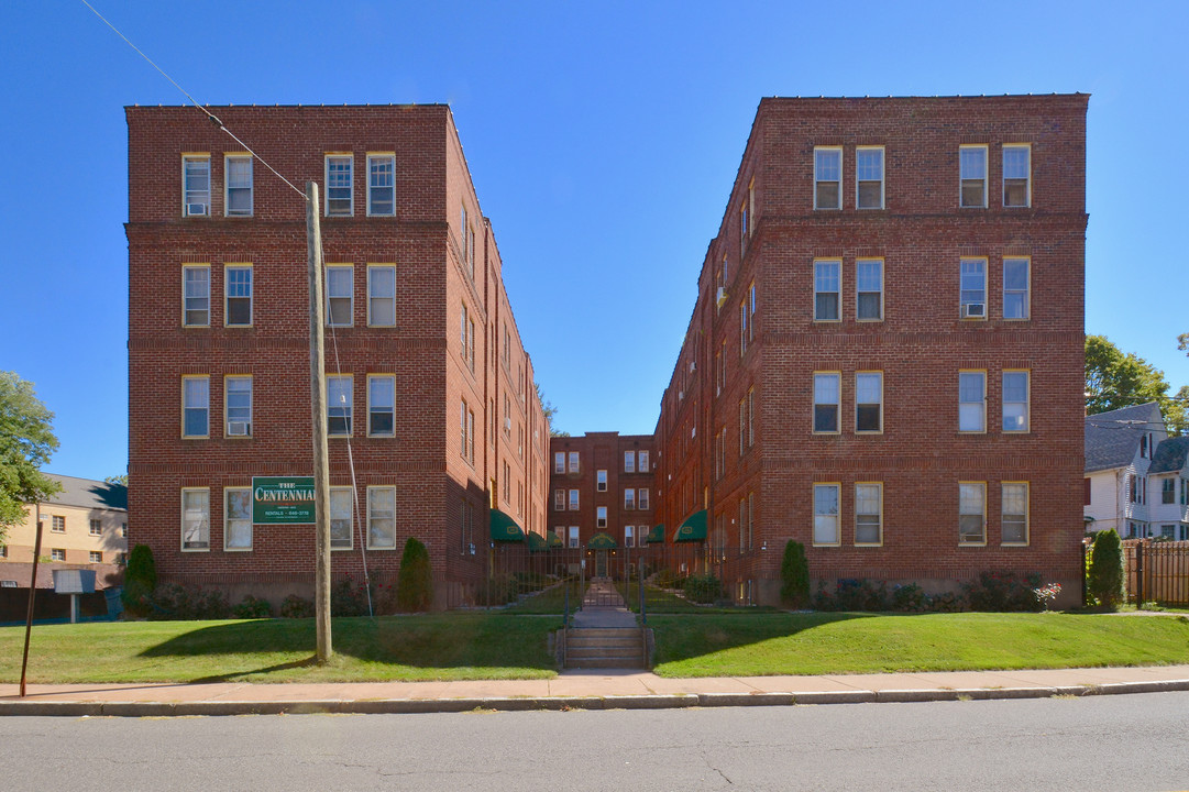 Centennial Apartments in Manchester, CT - Foto de edificio