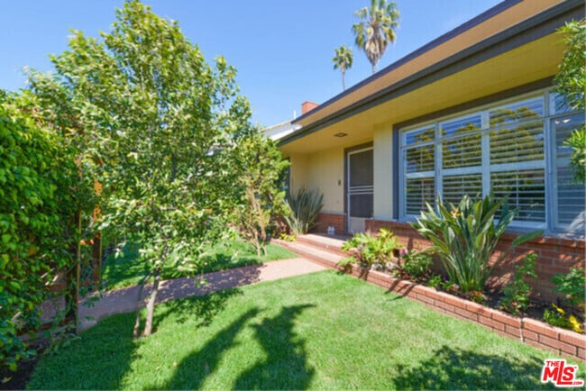 1241 17th St in Santa Monica, CA - Building Photo - Building Photo