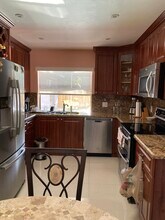 6224 NW 180th Terrace in Hialeah, FL - Foto de edificio - Building Photo