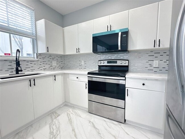 2310 Shoma Ln in West Palm Beach, FL - Building Photo - Building Photo