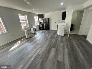 717 Sansom St in Philadelphia, PA - Building Photo - Building Photo