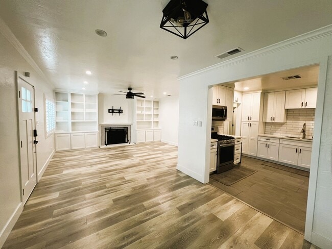 2625 Vuelta Grande Ave in Long Beach, CA - Building Photo - Building Photo