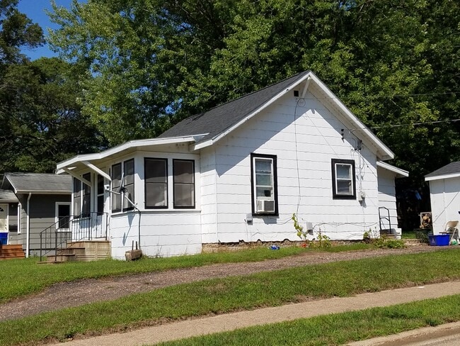 2740 S Slope Ter in Eau Claire, WI - Foto de edificio - Building Photo