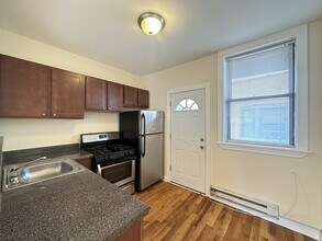 4426 N Wolcott Ave, Unit J02W in Chicago, IL - Building Photo - Building Photo