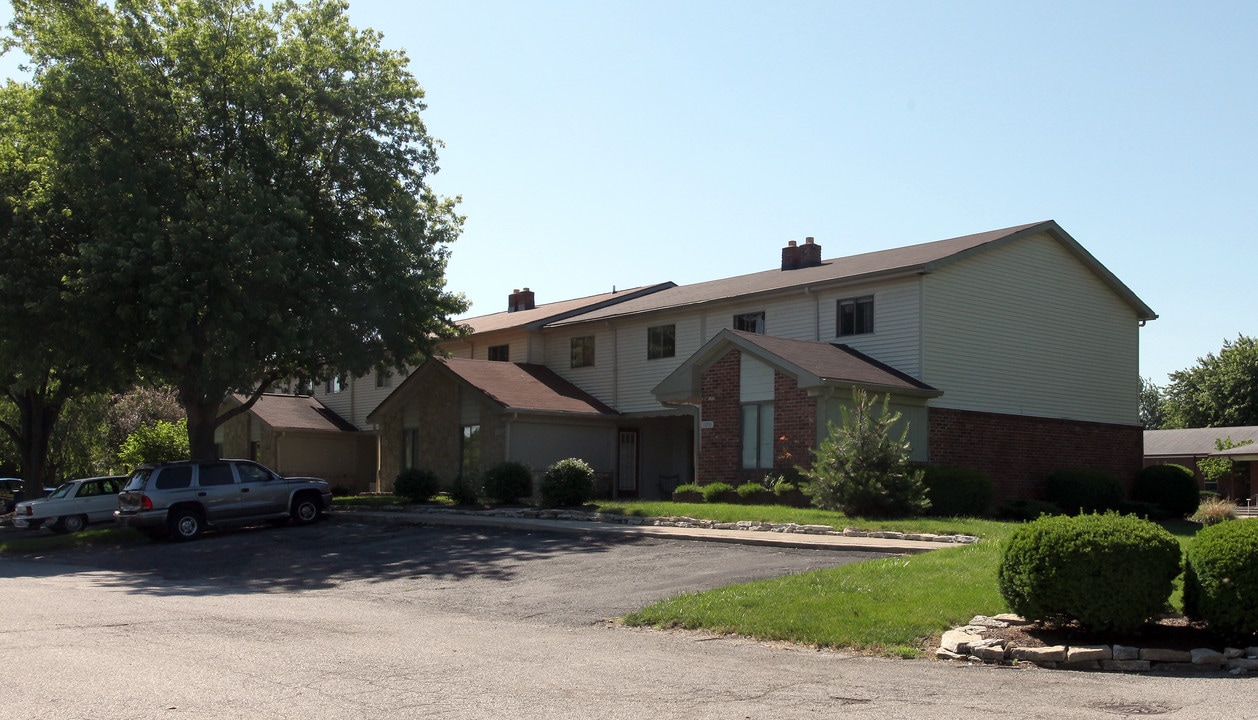 Raintree Commons in Indianapolis, IN - Building Photo